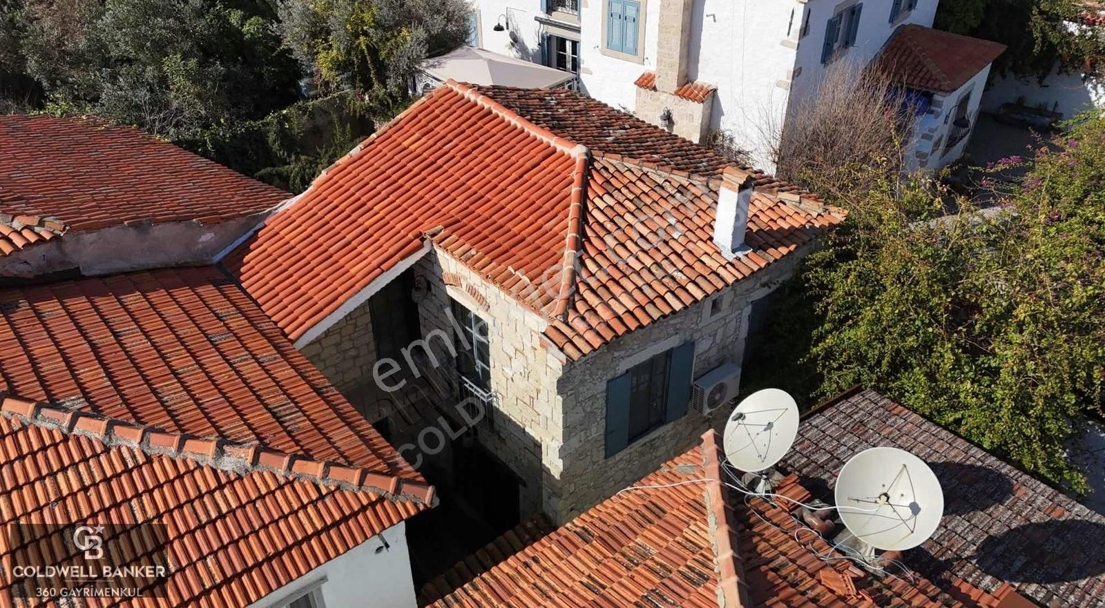 Çeşme Alaçatı Hacımemiş'te 1+1 Satılık 2 Katlı Eski Rum Evi - Görsel 12