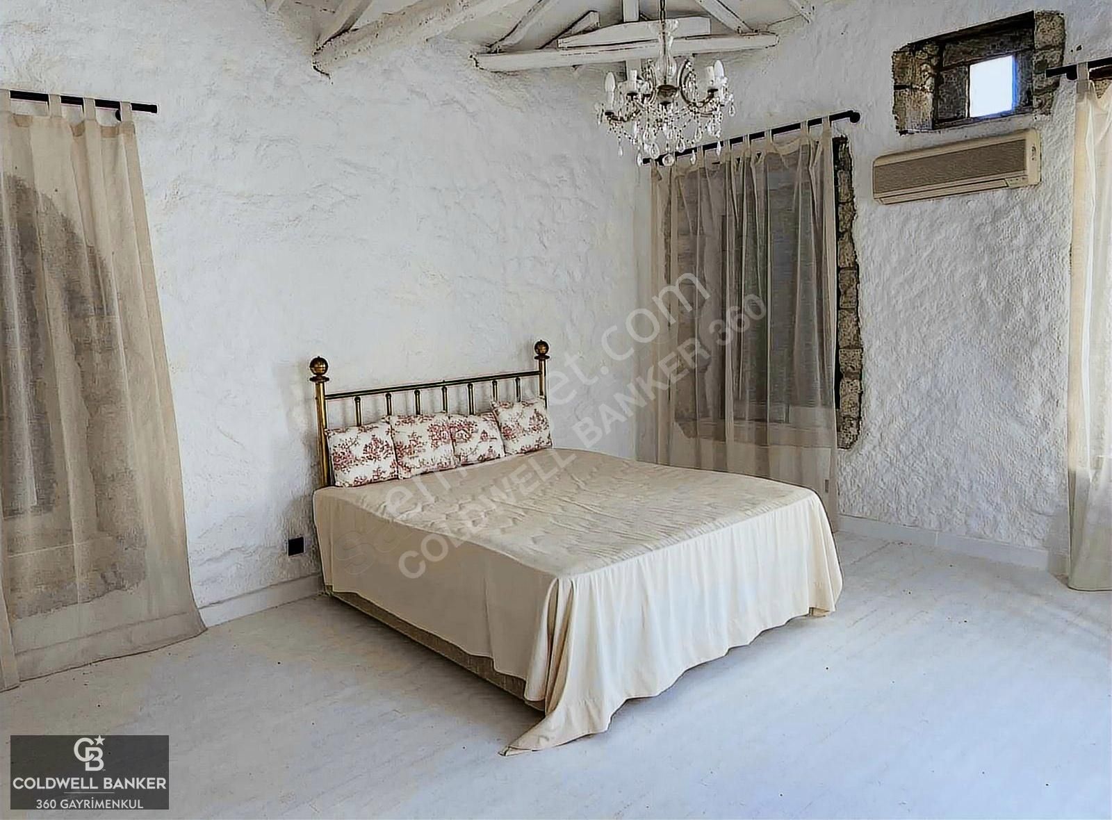 Çeşme Alaçatı Hacımemiş'te 1+1 Satılık 2 Katlı Eski Rum Evi - Görsel 10