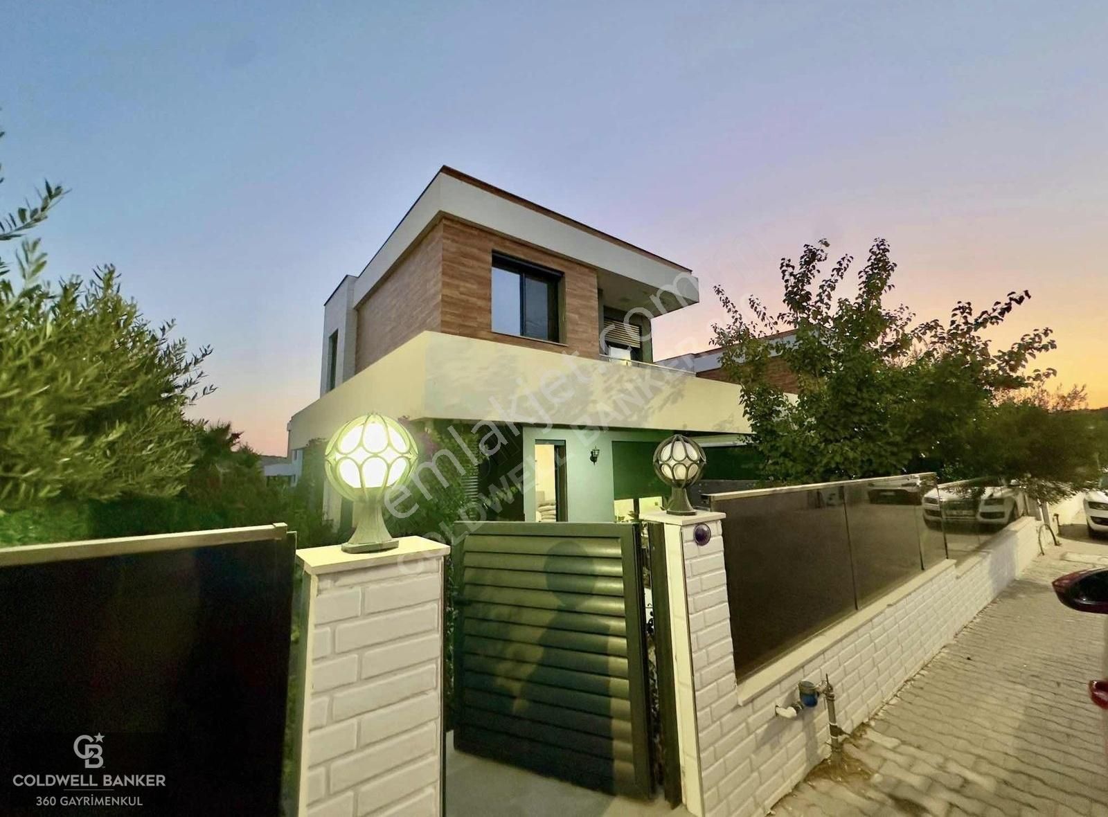 Çeşme Ildır'da Havuzlu Site İçerisinde 3+1 Satılık Villa - Görsel 1