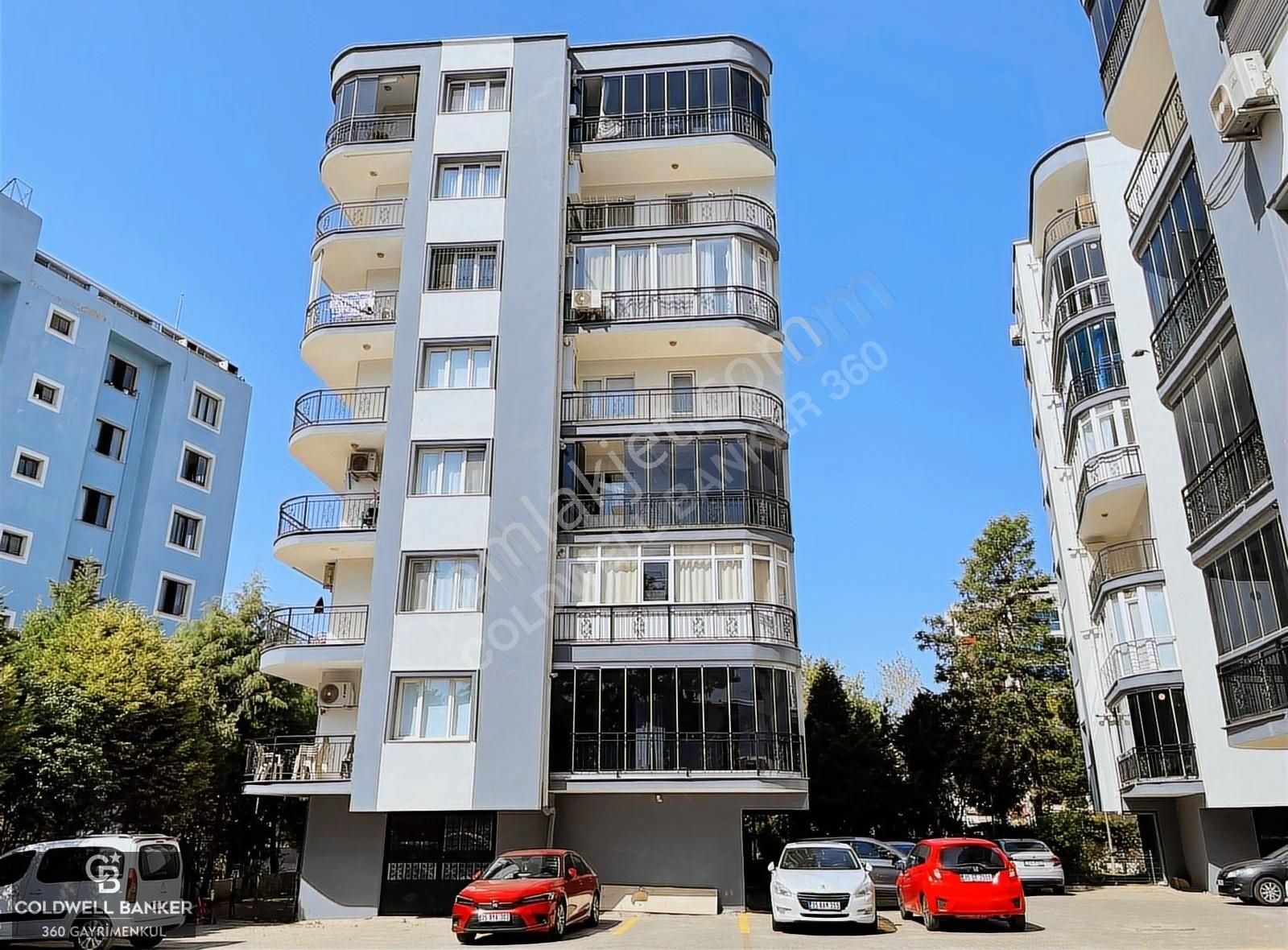 Bornova Mevlana Sitesi'nde Merkezi Konum Satılık Geniş 3+1 Daire