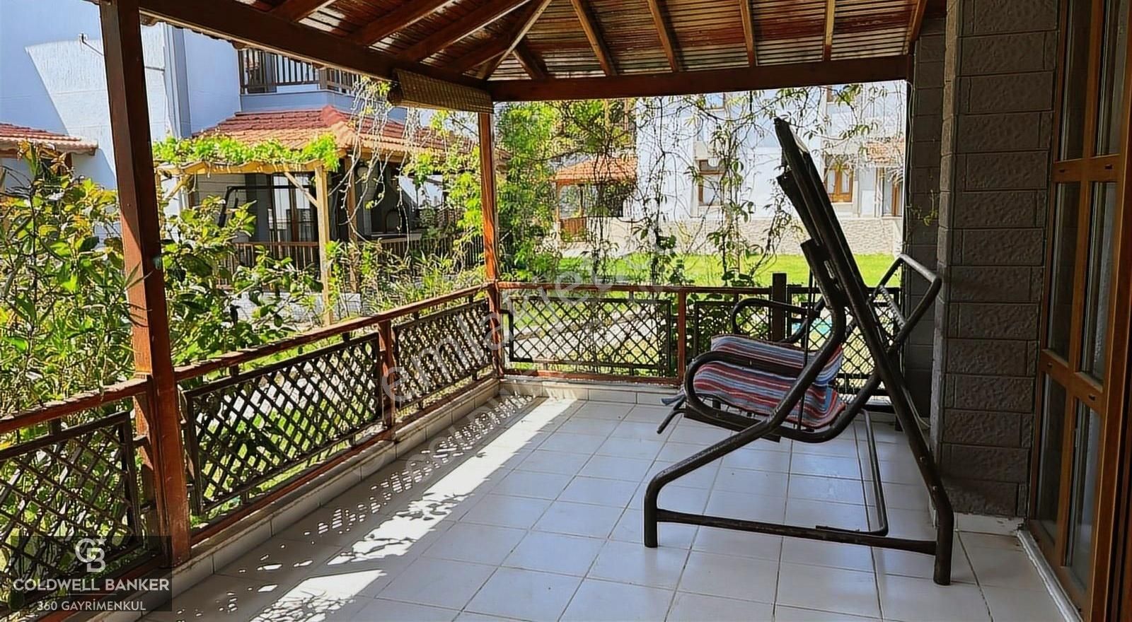 Seferihisar Ürkmez'de Erdem-tur Sitesi'nde Satılık 3+1 Villa - Görsel 11