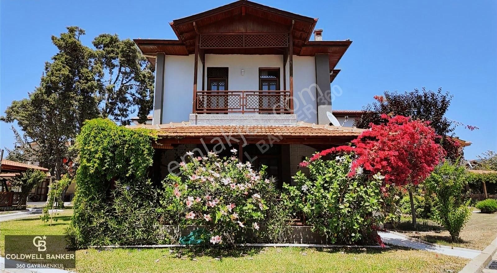 Seferihisar Ürkmez'de Erdem-tur Sitesi'nde Satılık 3+1 Villa