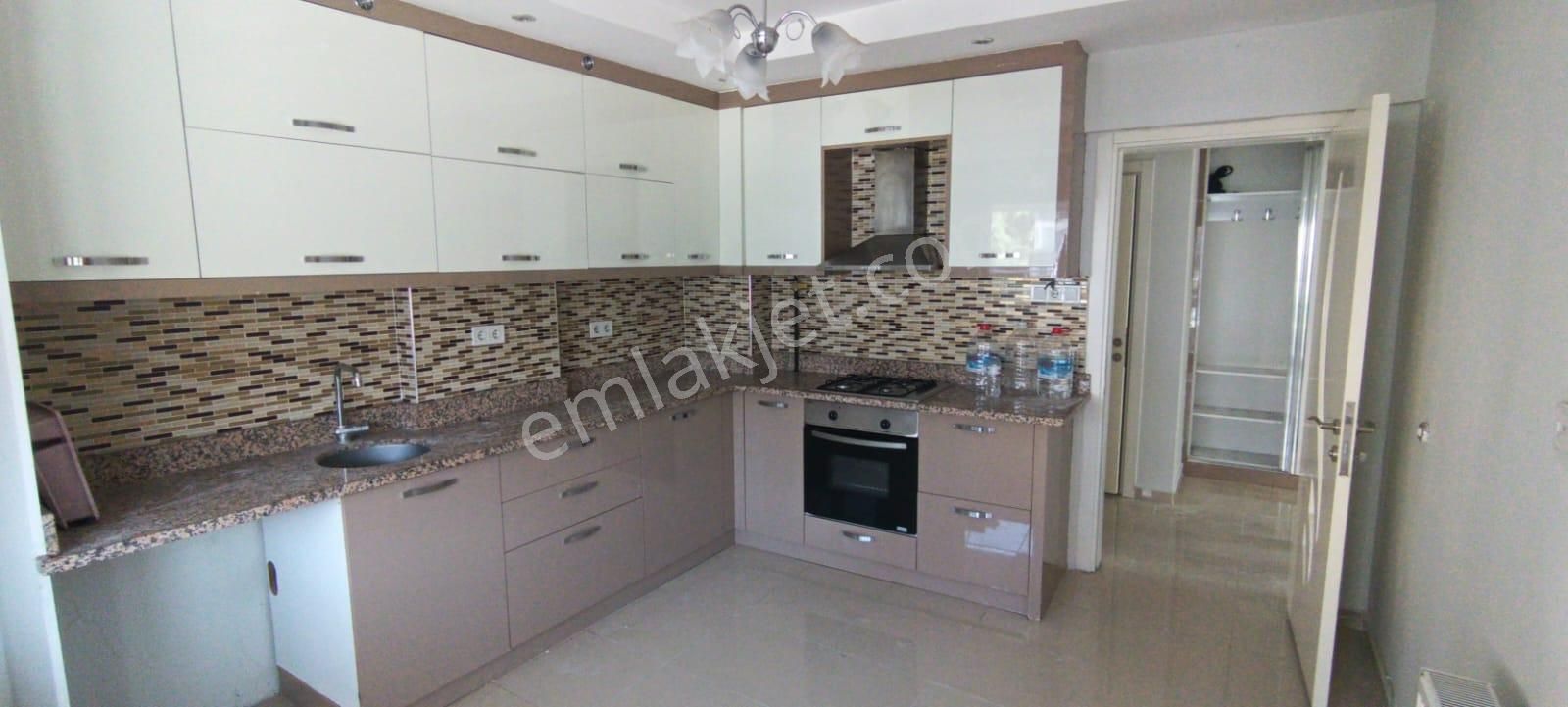 Ender Uysal Gayrimenkulden Siteler Mahallesin De 3+1 Asansörlü Balkonlu Kiralık Daire.