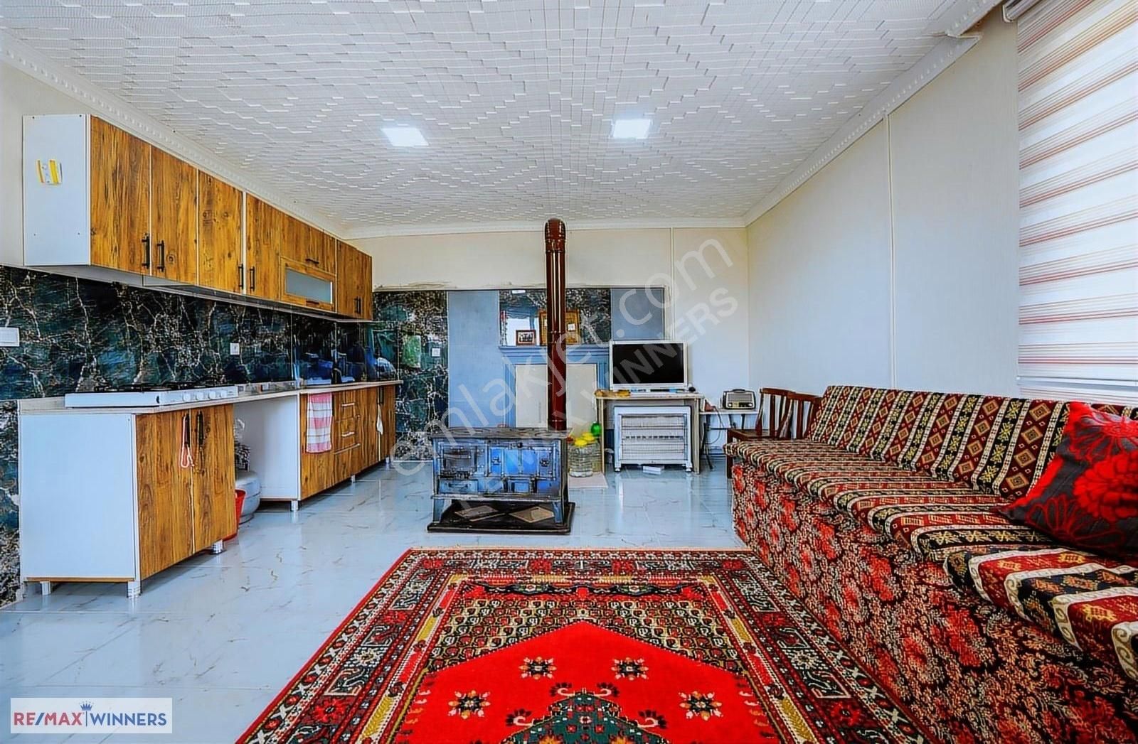 Korkuteli Taşkesiği 2128m2 Tarla Ve Özel Yapım İki Katlı Ev - Görsel 2