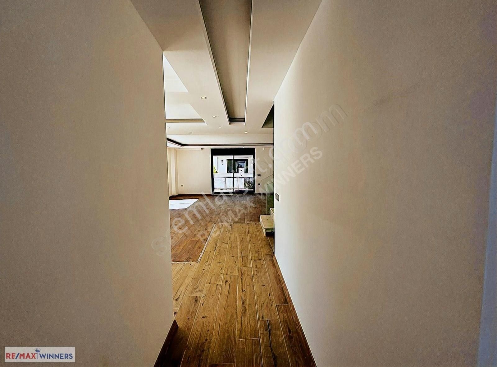 Kemer Merkezinde Dağ Manzaralı Müstakil Havuzlu Villa - Görsel 23