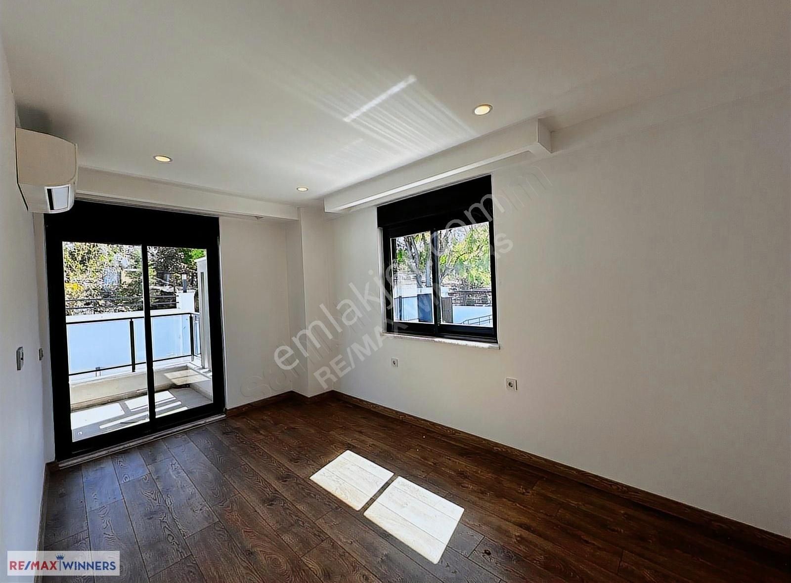 Kemer Merkezinde Dağ Manzaralı Müstakil Havuzlu Villa - Görsel 27