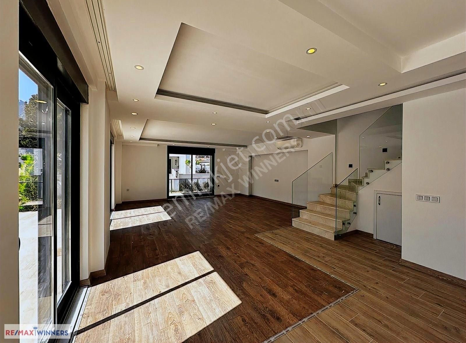 Kemer Merkezinde Dağ Manzaralı Müstakil Havuzlu Villa - Görsel 35