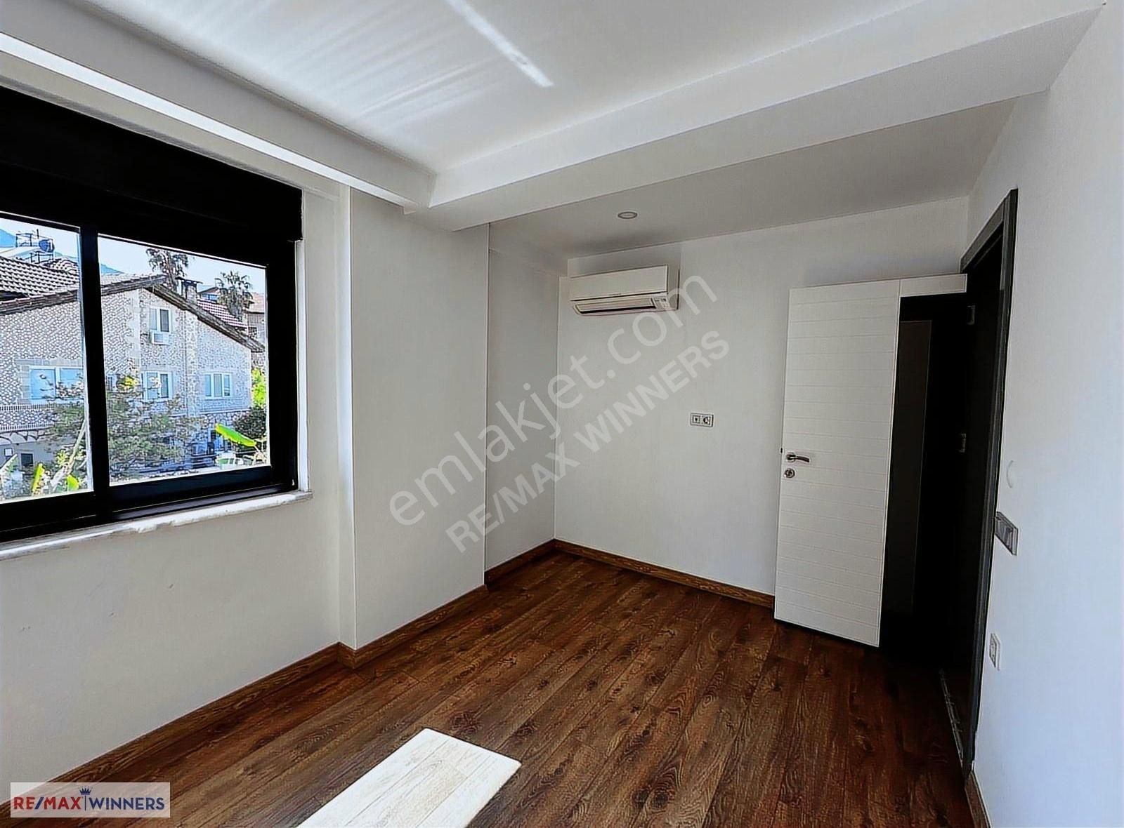 Kemer Merkezinde Dağ Manzaralı Müstakil Havuzlu Villa - Görsel 3