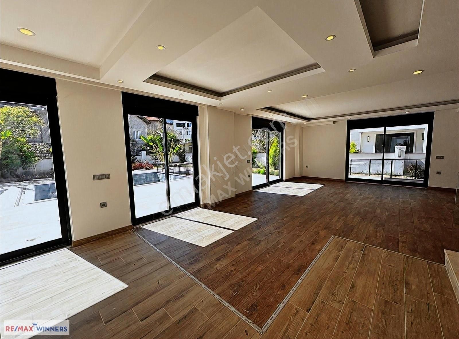 Kemer Merkezinde Dağ Manzaralı Müstakil Havuzlu Villa - Görsel 9