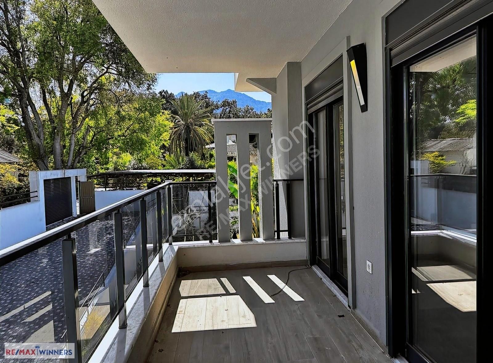 Kemer Merkezinde Dağ Manzaralı Müstakil Havuzlu Villa - Görsel 22