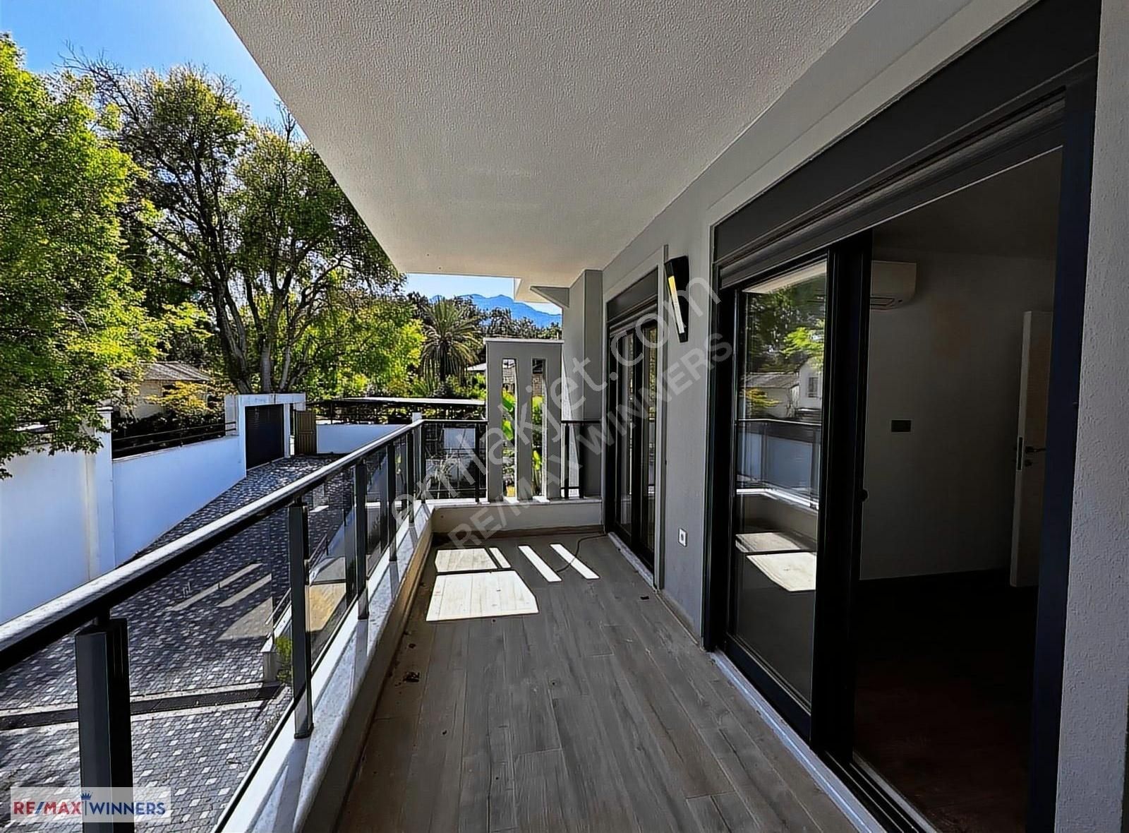 Kemer Merkezinde Dağ Manzaralı Müstakil Havuzlu Villa - Görsel 17