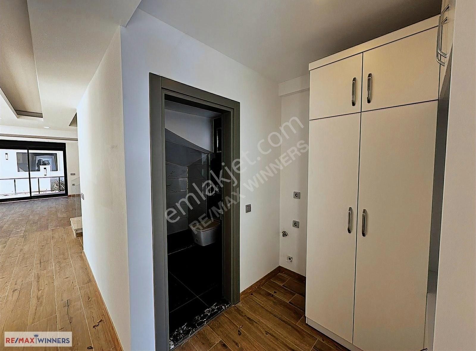 Kemer Merkezinde Dağ Manzaralı Müstakil Havuzlu Villa - Görsel 18