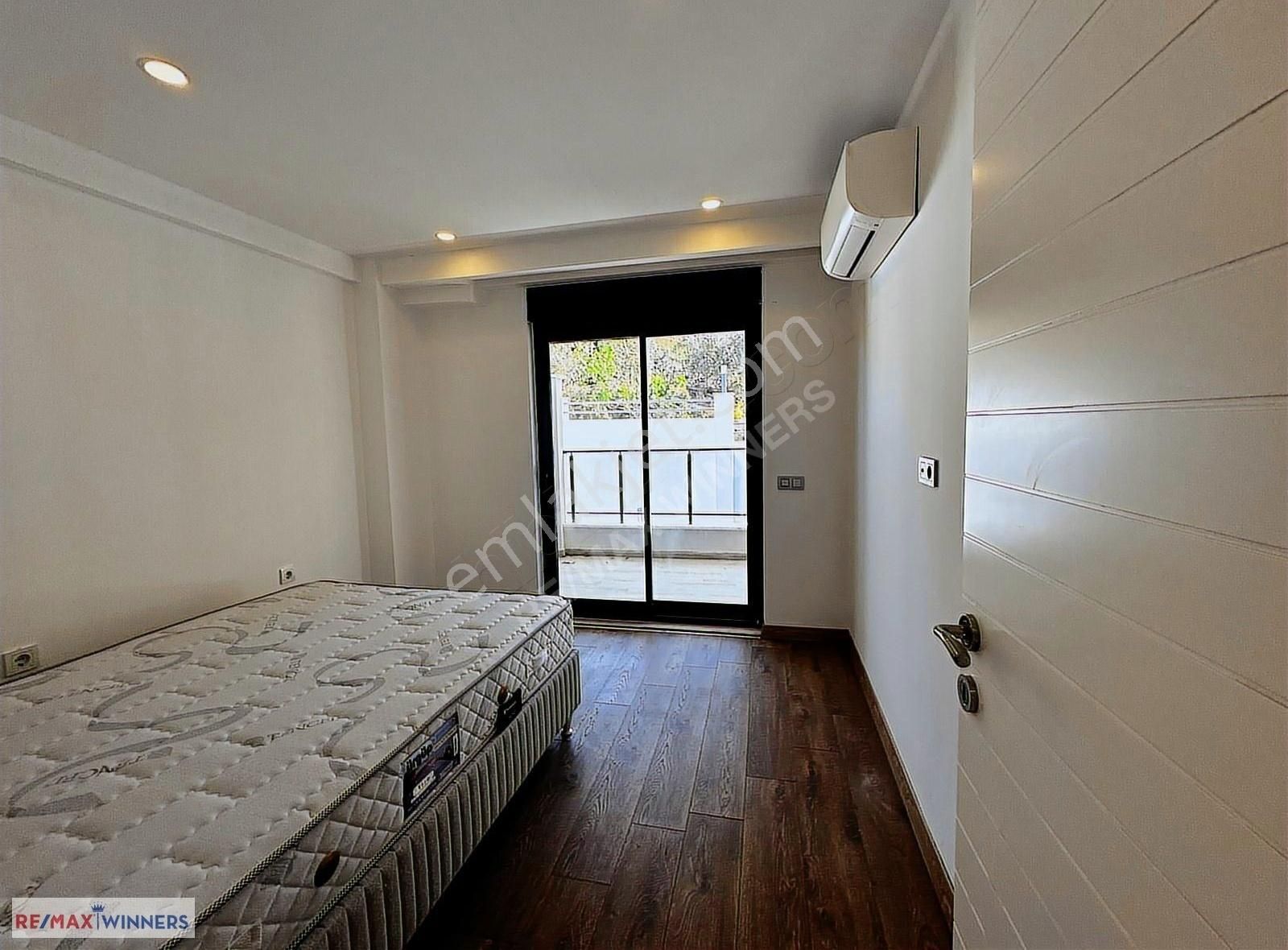 Kemer Merkezinde Dağ Manzaralı Müstakil Havuzlu Villa - Görsel 7