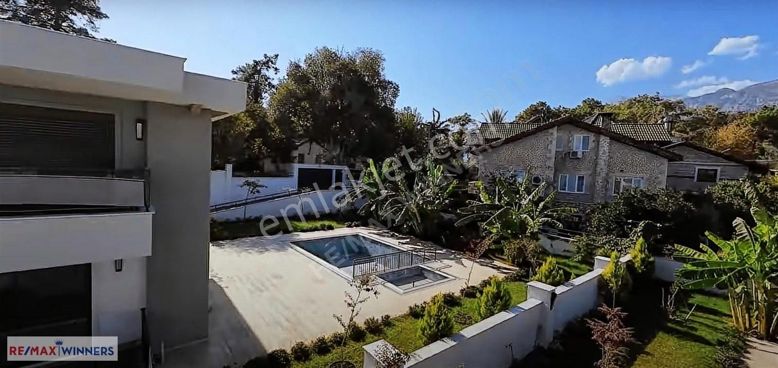 Kemer Merkezinde Dağ Manzaralı Müstakil Havuzlu Villa - Görsel 2