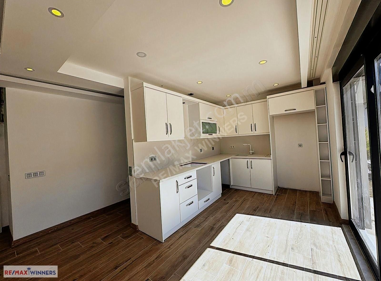 Kemer Merkezinde Dağ Manzaralı Müstakil Havuzlu Villa - Görsel 15