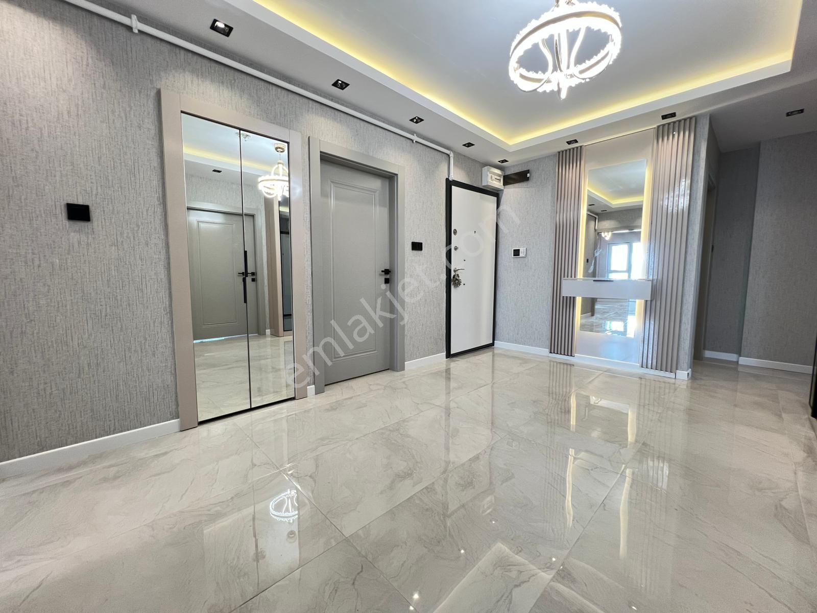 Egin Emlak'tan Merkezde Sitede 3+1 150m² 7.kat Full Yapılı Daire