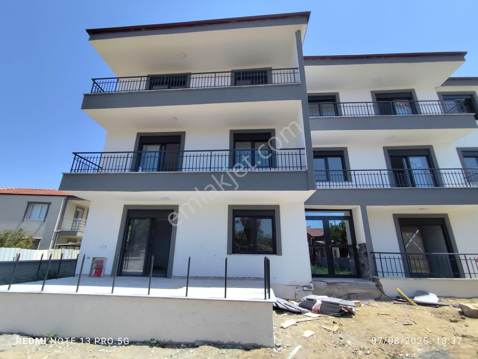 Ayvalık Altınovada 3 Katlı Binanın 2.katı 2+1 Sıfır Daire