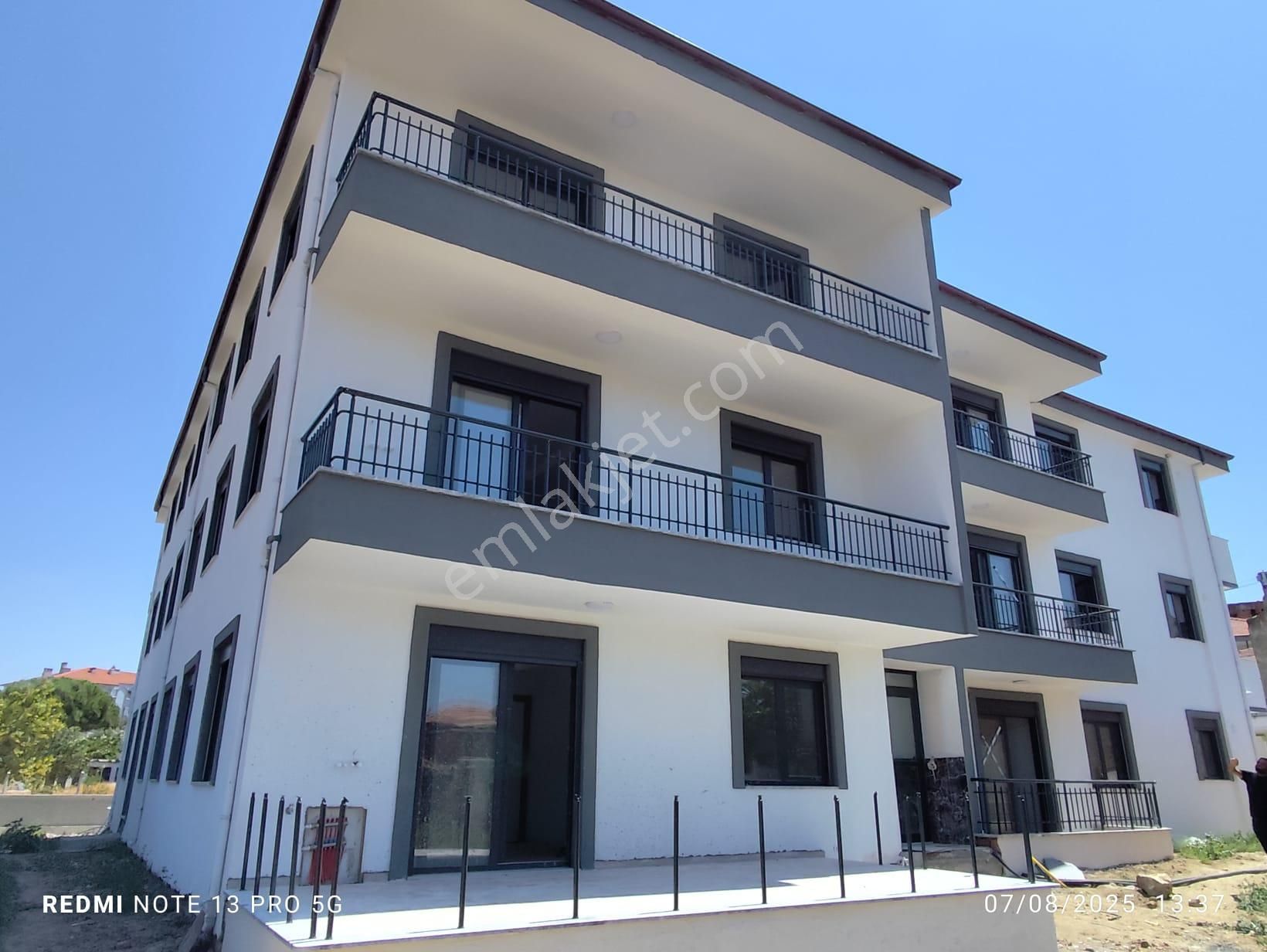Ayvalık Altınovada 3 Katlı Binanın 2.katı 2+1 Sıfır Daire - Görsel 2