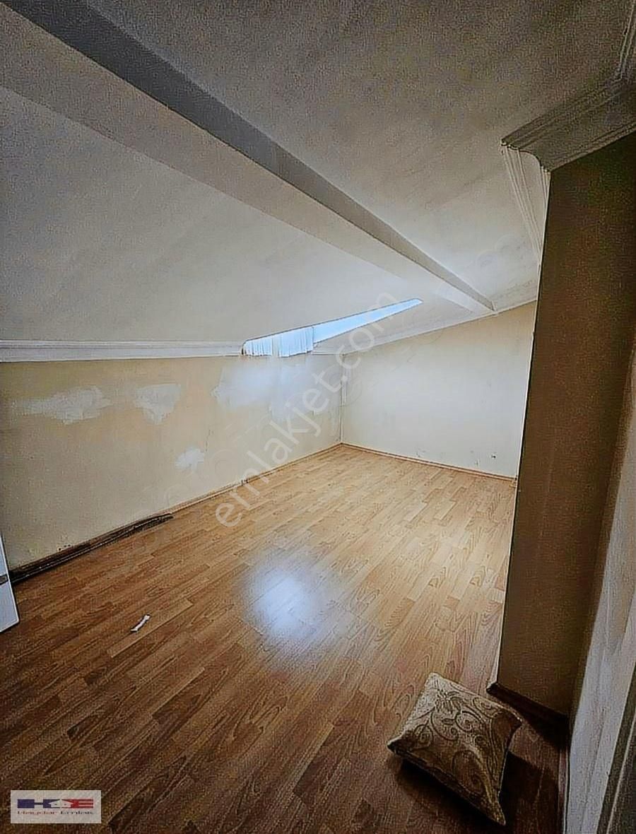 Bağcılar Kazım Karabekir Mah.de Kiralık 2+1 Ferah Çatı Dairesi
