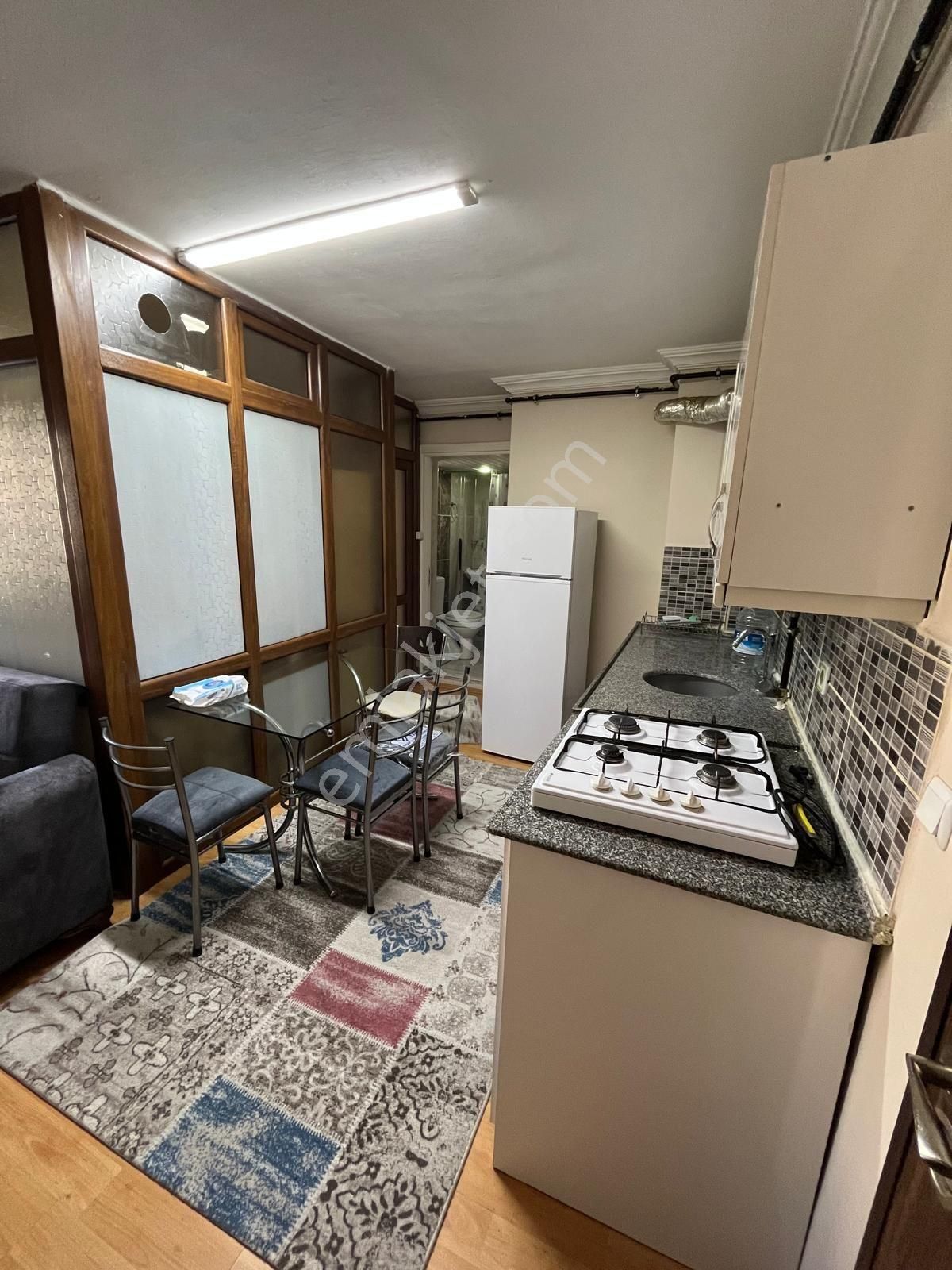 Uşak Merkezde Dört Yolda 6 Notere Yakın Ara Kat Kiralık Apart