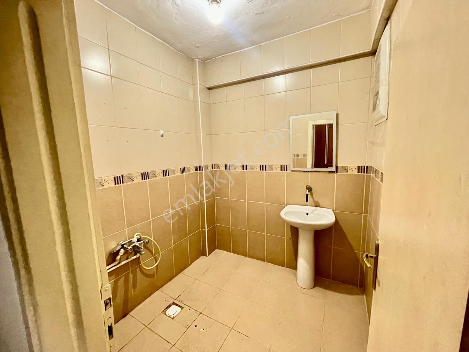 Ofis'te Aile Apartmanmı 3+1 Kiralık Daire 1.kat