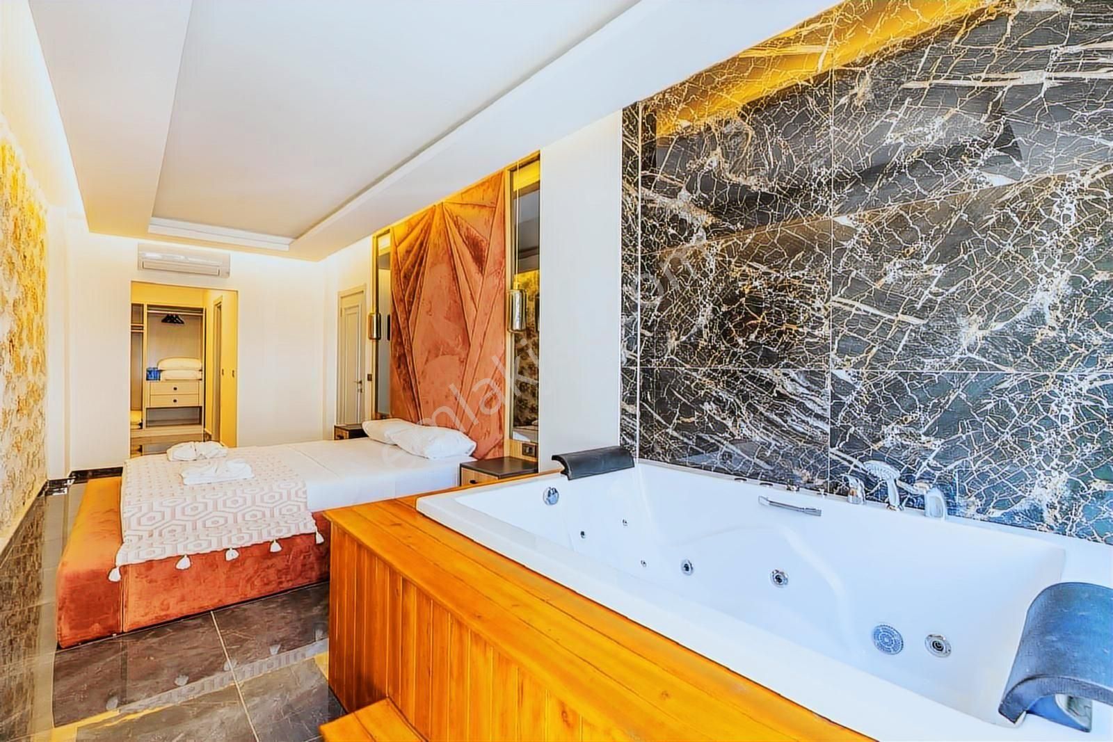 Cb Giz'den Kalkan'da 5+1 Satılık İmarlı İskanlı Villa