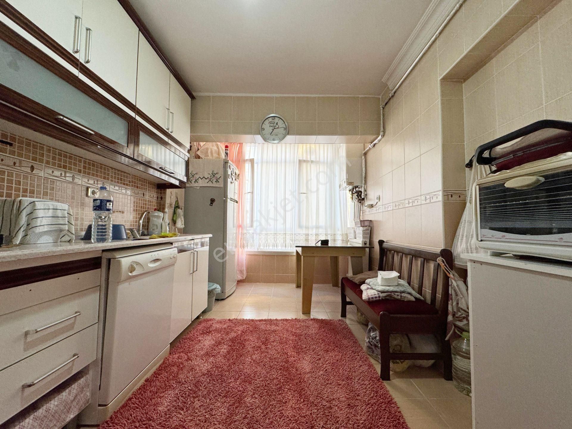 Kalecik Emlak'tan Salı Pazarı Yakını 2.kat Konumunda 3+1 Daire