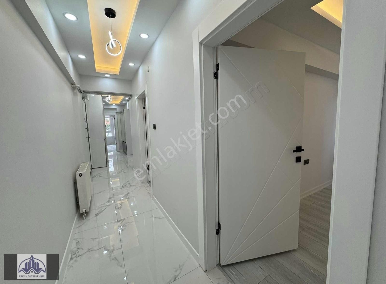 30 Ağustos'ta Belediyeye Yakın Geniş Ferah Full Yapılı Daire