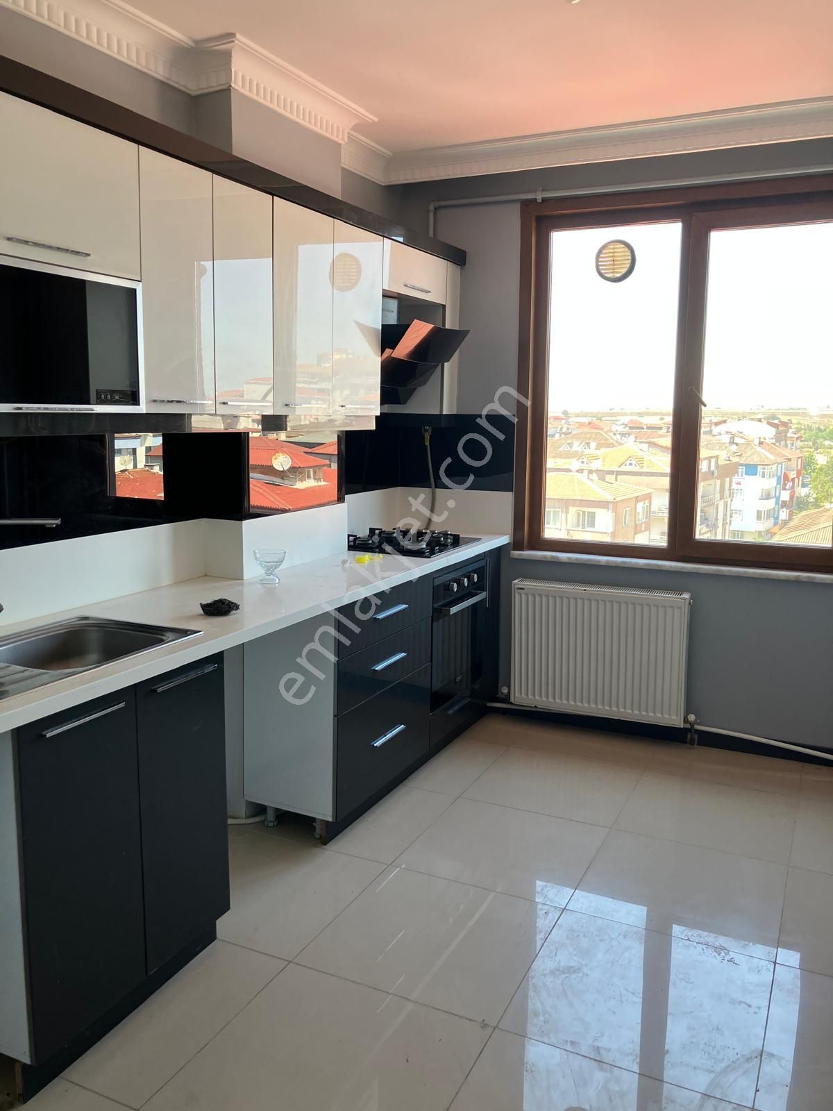 Kapaklı Yıldızkent’te Ana Cadde Üzeri Geniş 2+1 Kiralık Daire