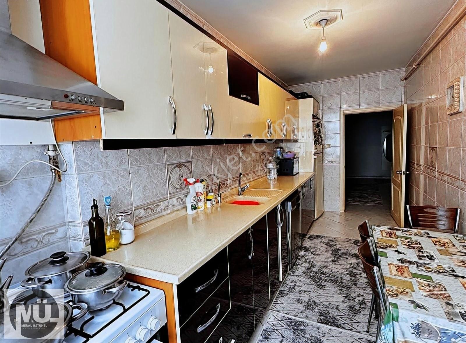 Bağcılar Metro Durağı Karşısı Asansörlü 150 M2 3+1 Bakımlı Daire