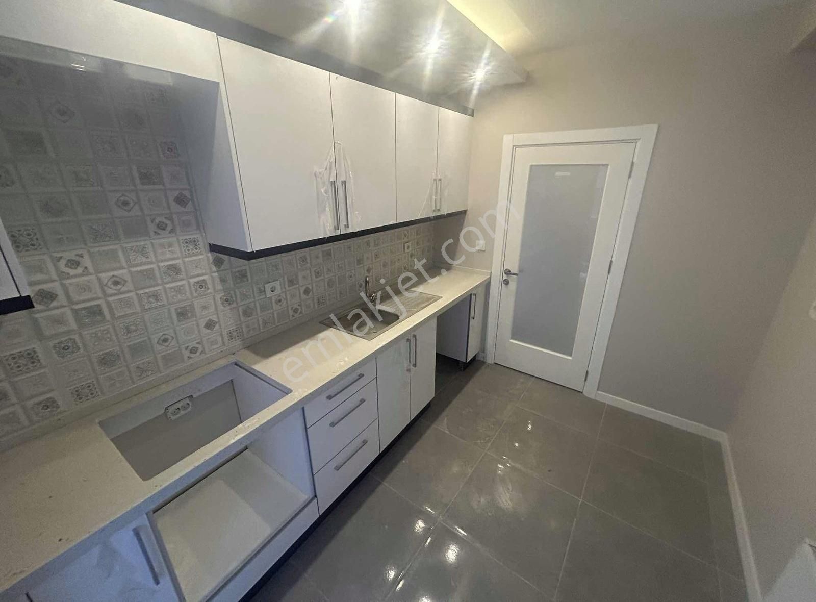 Erdoğan Emlaktan Merkezde Satılık 3+1 Asansörlü Büyük Daire - Görsel 9