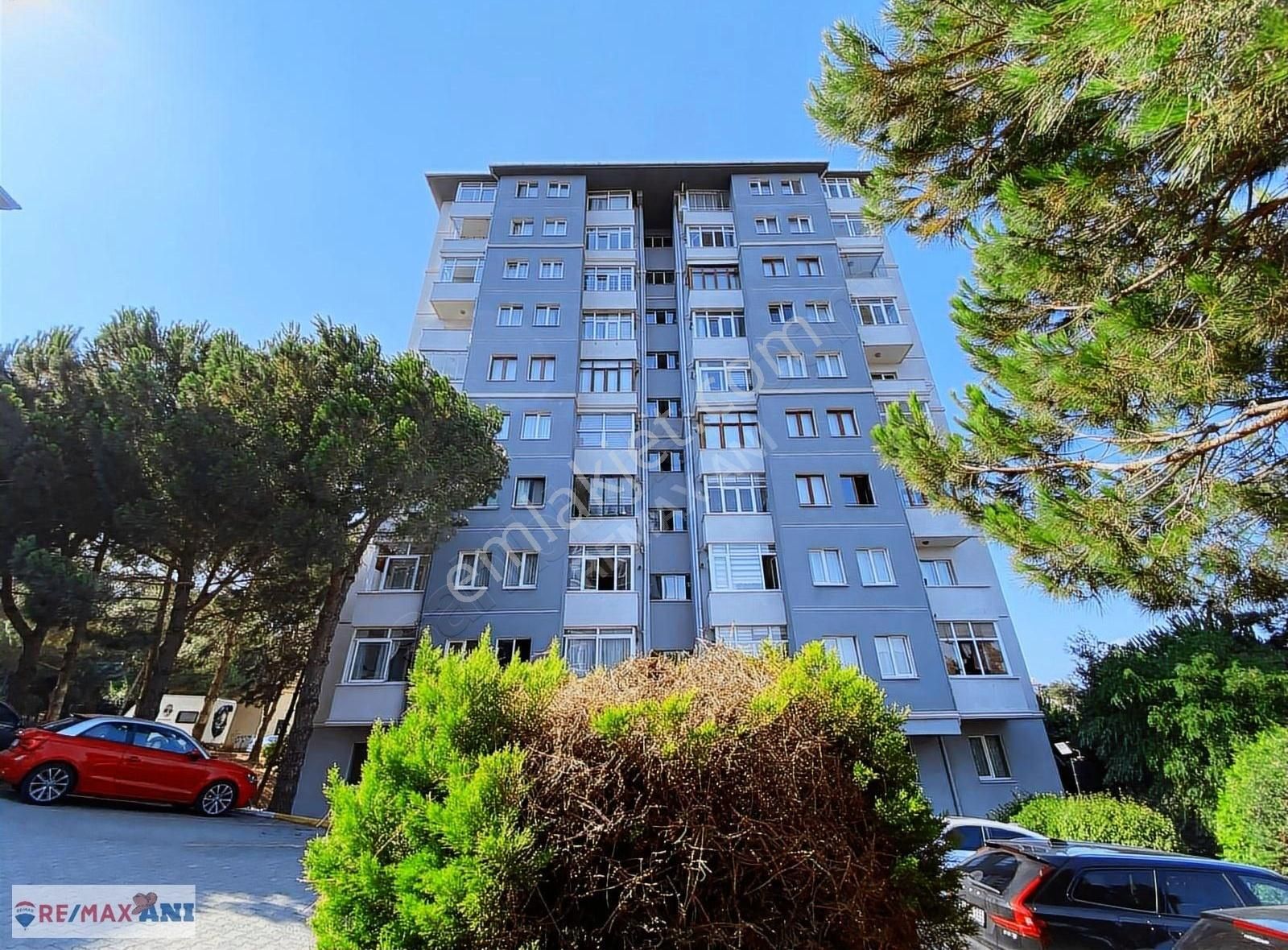 Üsküdar Dalgıçkent Sitesi Nde Geniş Ve Ferah 3+1 Satılık Daire