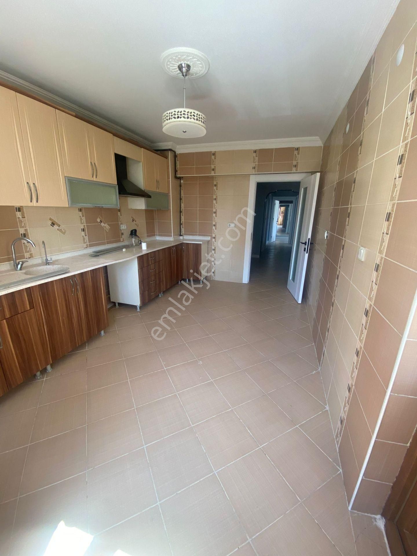 Yenimahalle Ata Life Sitesi Ebeveyn Banyolu 3+1 Kiralık Daire