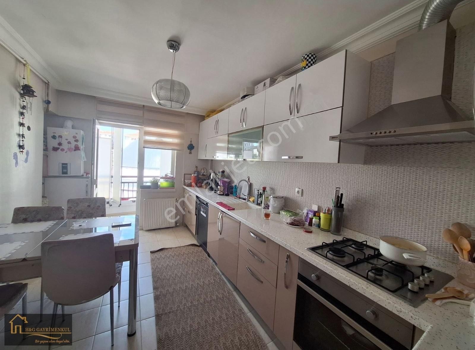 "hg Gayrimenkulden" Kabil Cadde Yanı Ara Katta 3+1 120m2 Yapılı