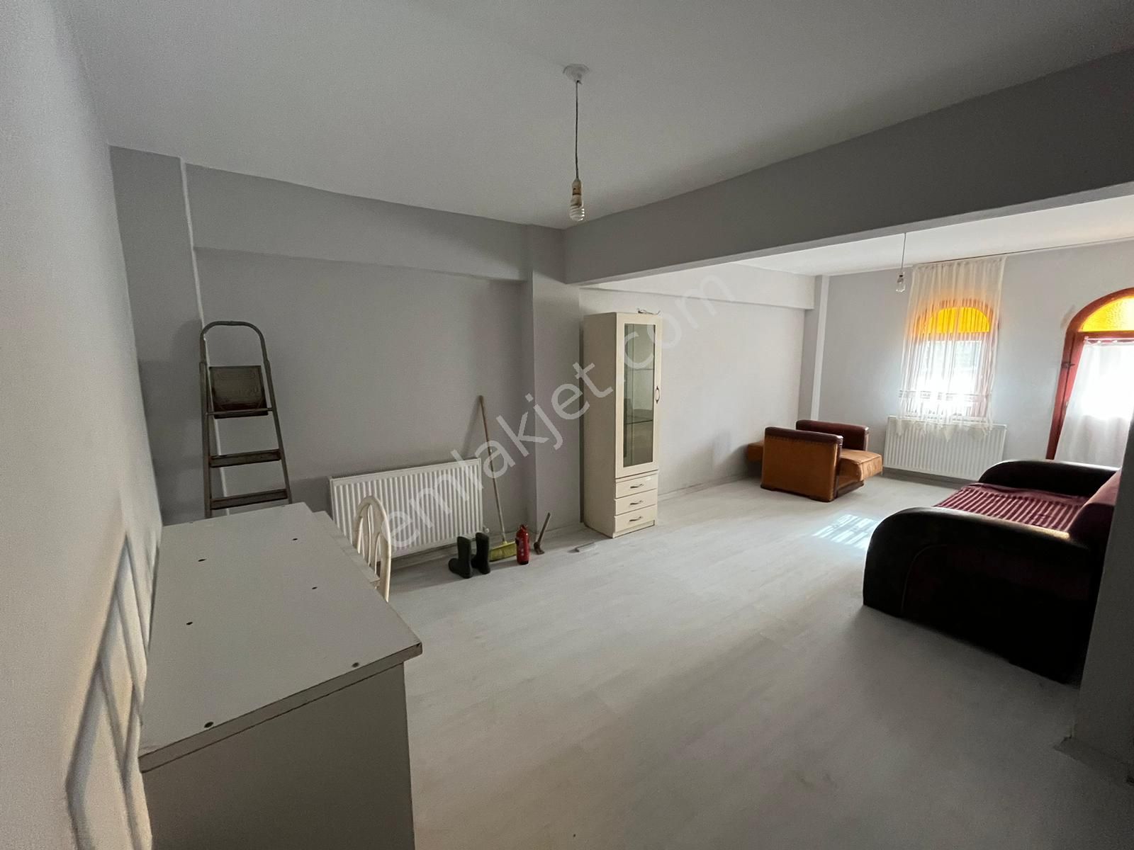 Büyükçekmece Kumburgaz Da 1+1 Kiralık Daire Düz Giriş Bahçeli