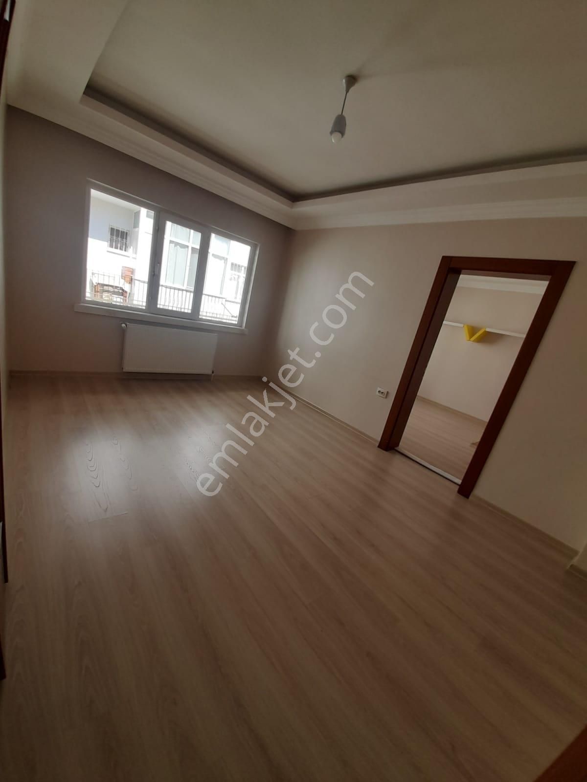 Çayır'dan ,abidinpaşa ,ş.hakkı Çelik Sk.ta ,katta ,ful Yapılı ,kombili ,arka Cephe