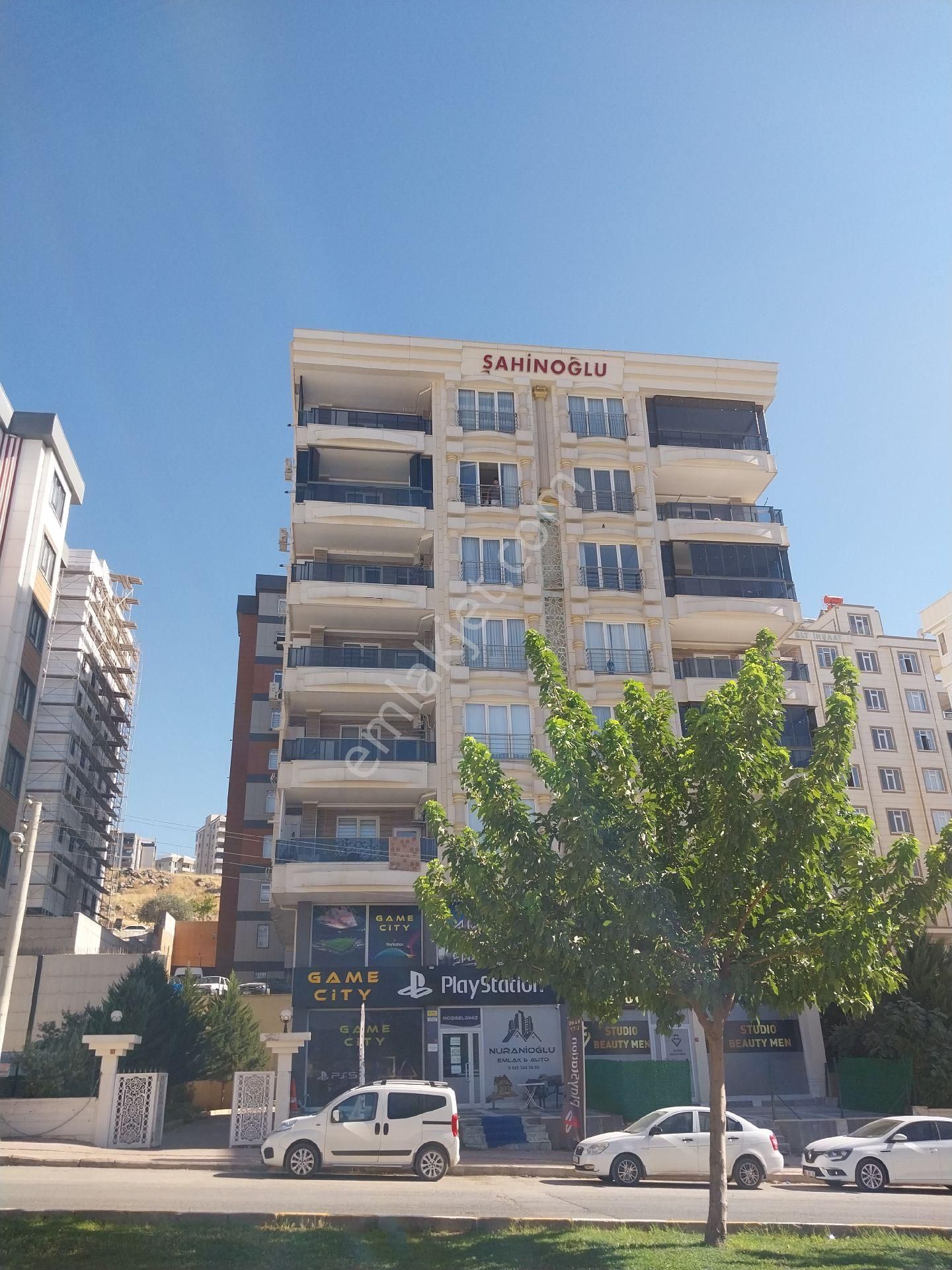 Doğukent De İkinci 35 Mt Yol Üzeri 2+1 Arakat 135 M² Full Daire