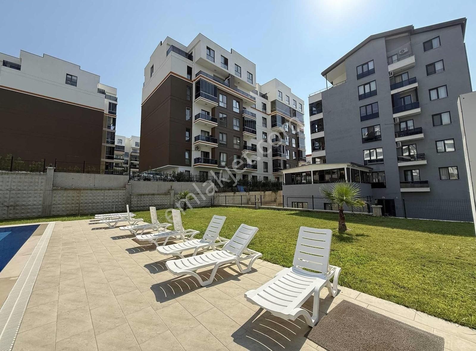 Kayapa Havuzlu Site İçi Dükkan Üstü Geniş 2+1 Ebeveyn Banyolu