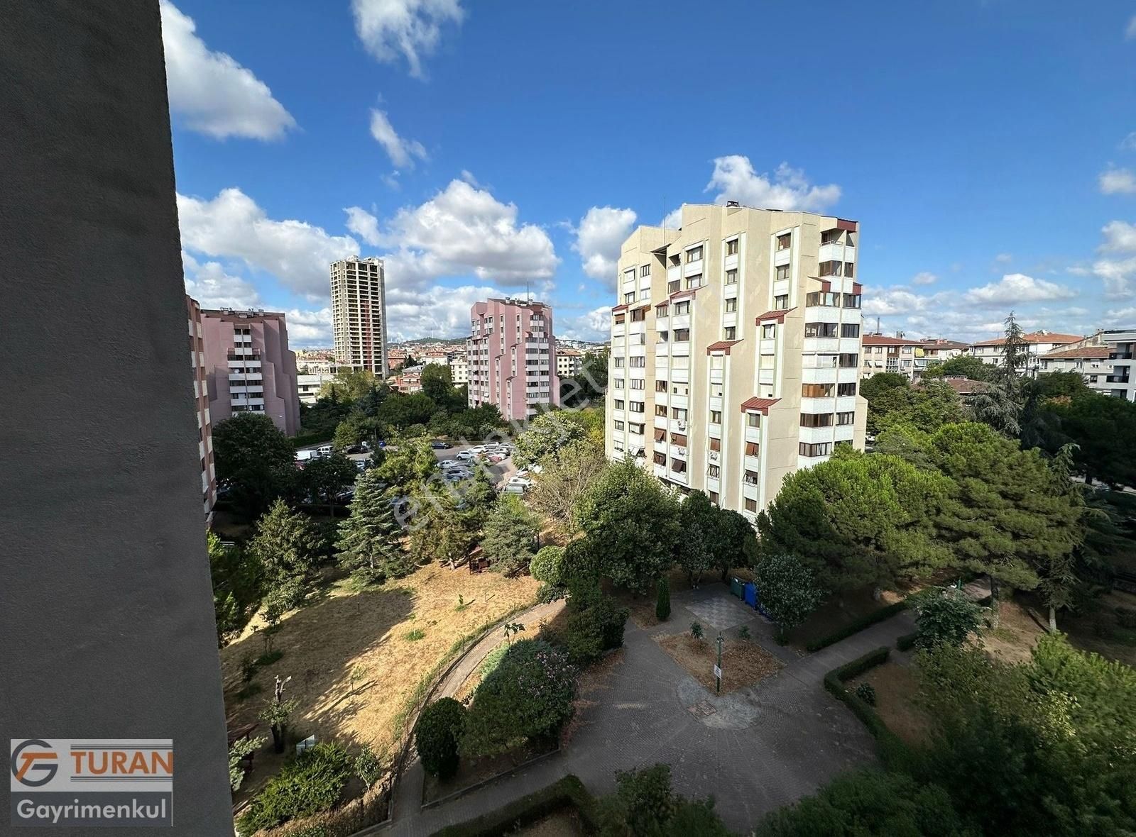 Turan'dan İş Bankası Bloklarında 3+1 Balkonlu Ferah Daire