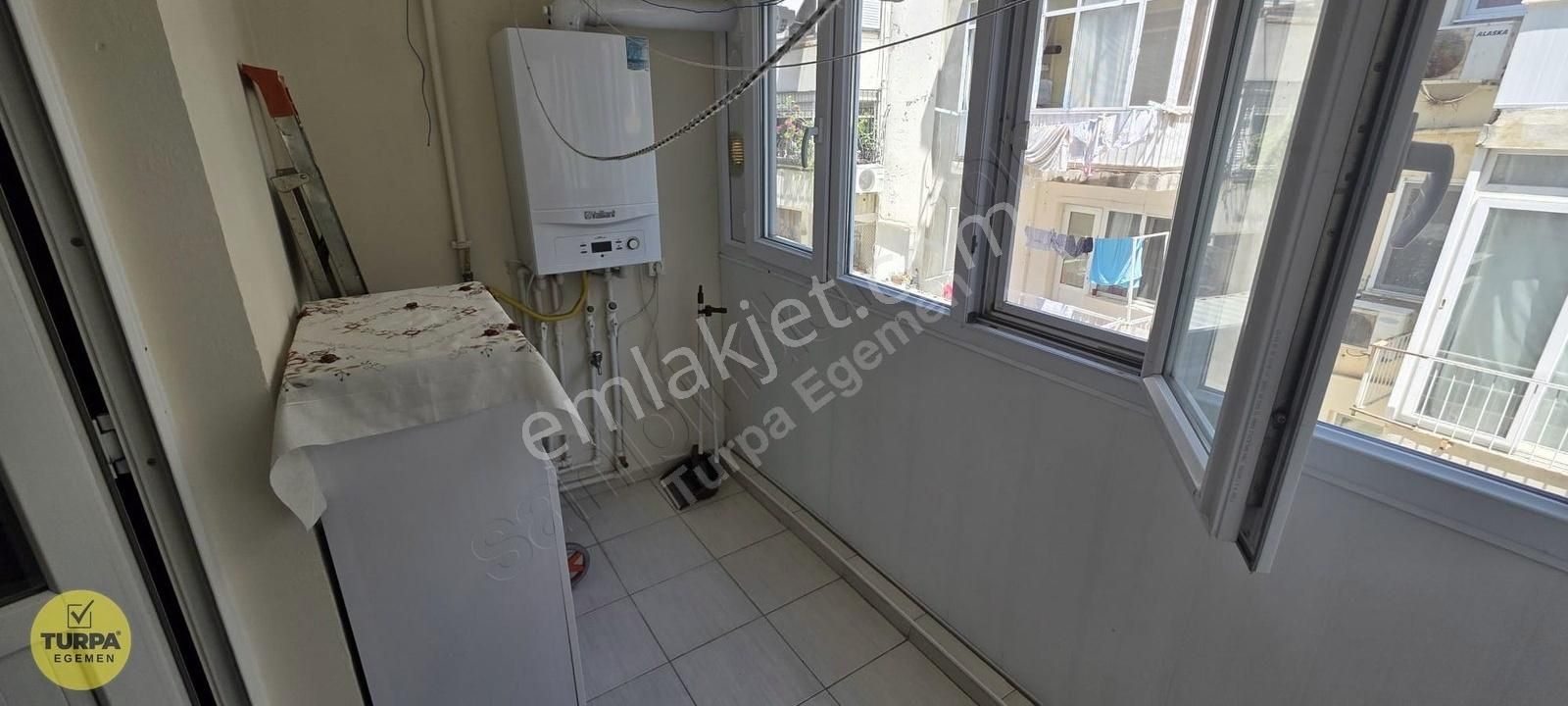 Karşıyaka Çarşıda Eşyalı Doğalgazlı 2+1