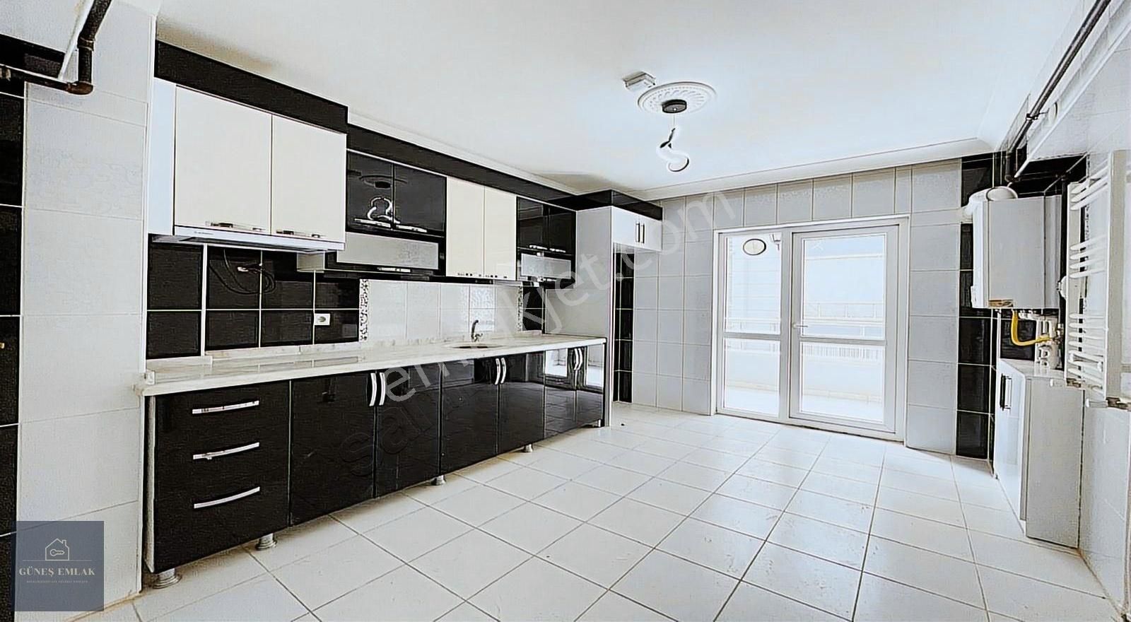 Güneş Emlak Çarşının İçinde Masrafsız Yapılı Geniş 3+1 Daire