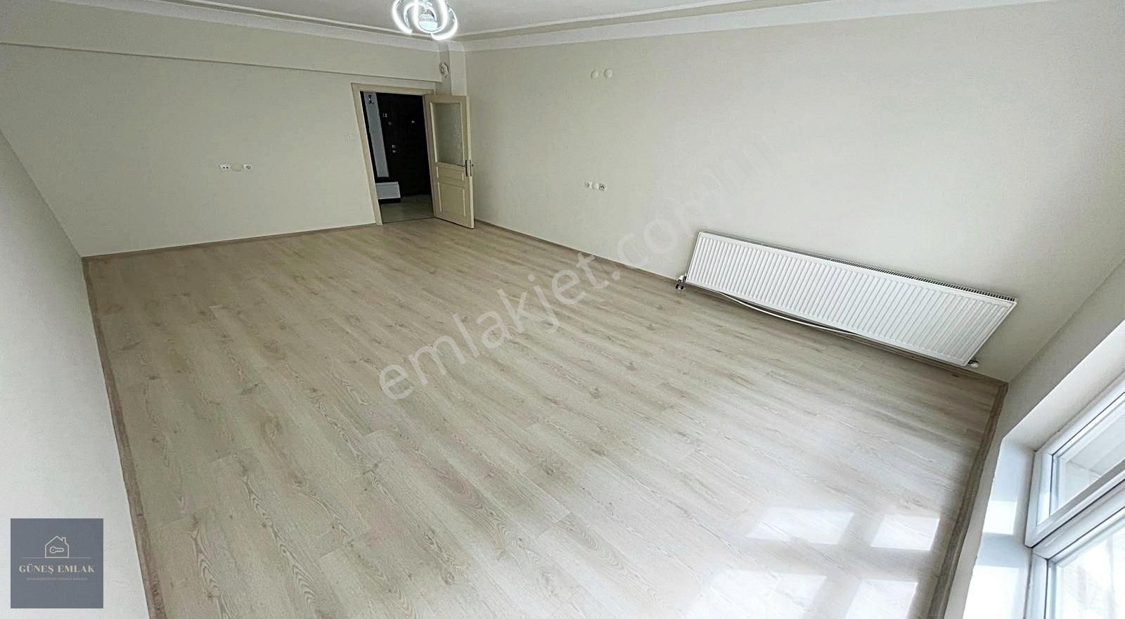 Güneş Emlak Çarşının İçinde Masrafsız Yapılı Geniş 3+1 Daire - Görsel 3