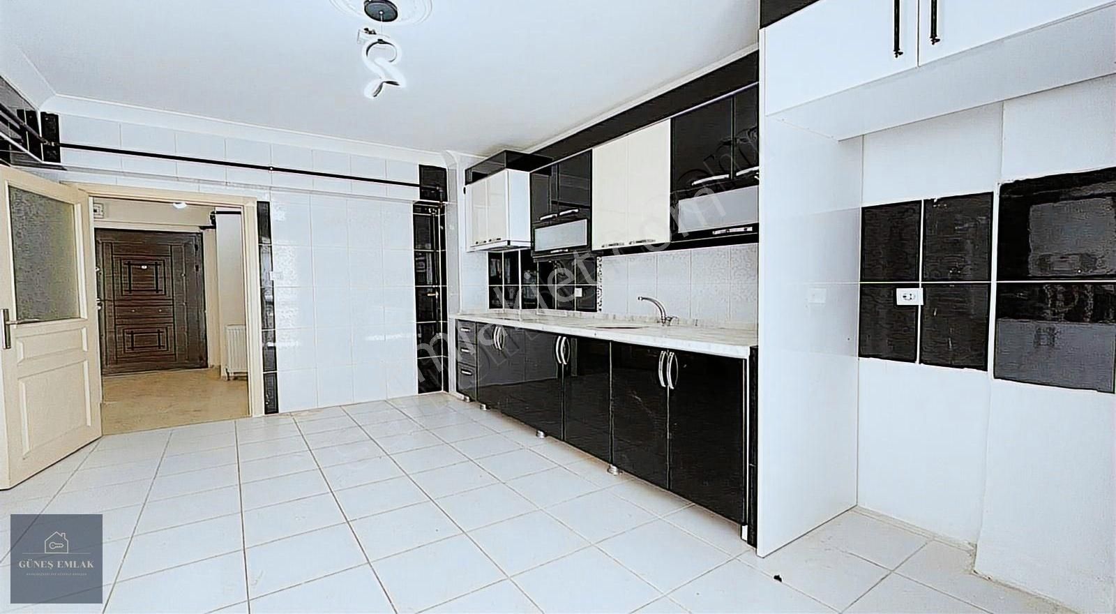 Güneş Emlak Çarşının İçinde Masrafsız Yapılı Geniş 3+1 Daire - Görsel 13