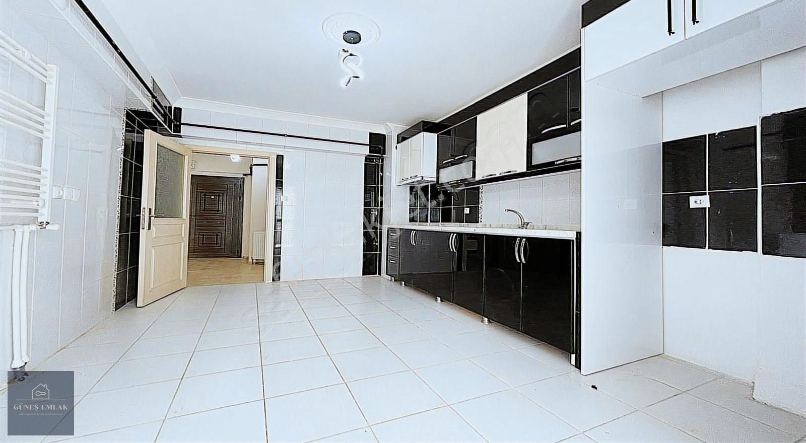 Güneş Emlak Çarşının İçinde Masrafsız Yapılı Geniş 3+1 Daire - Görsel 4