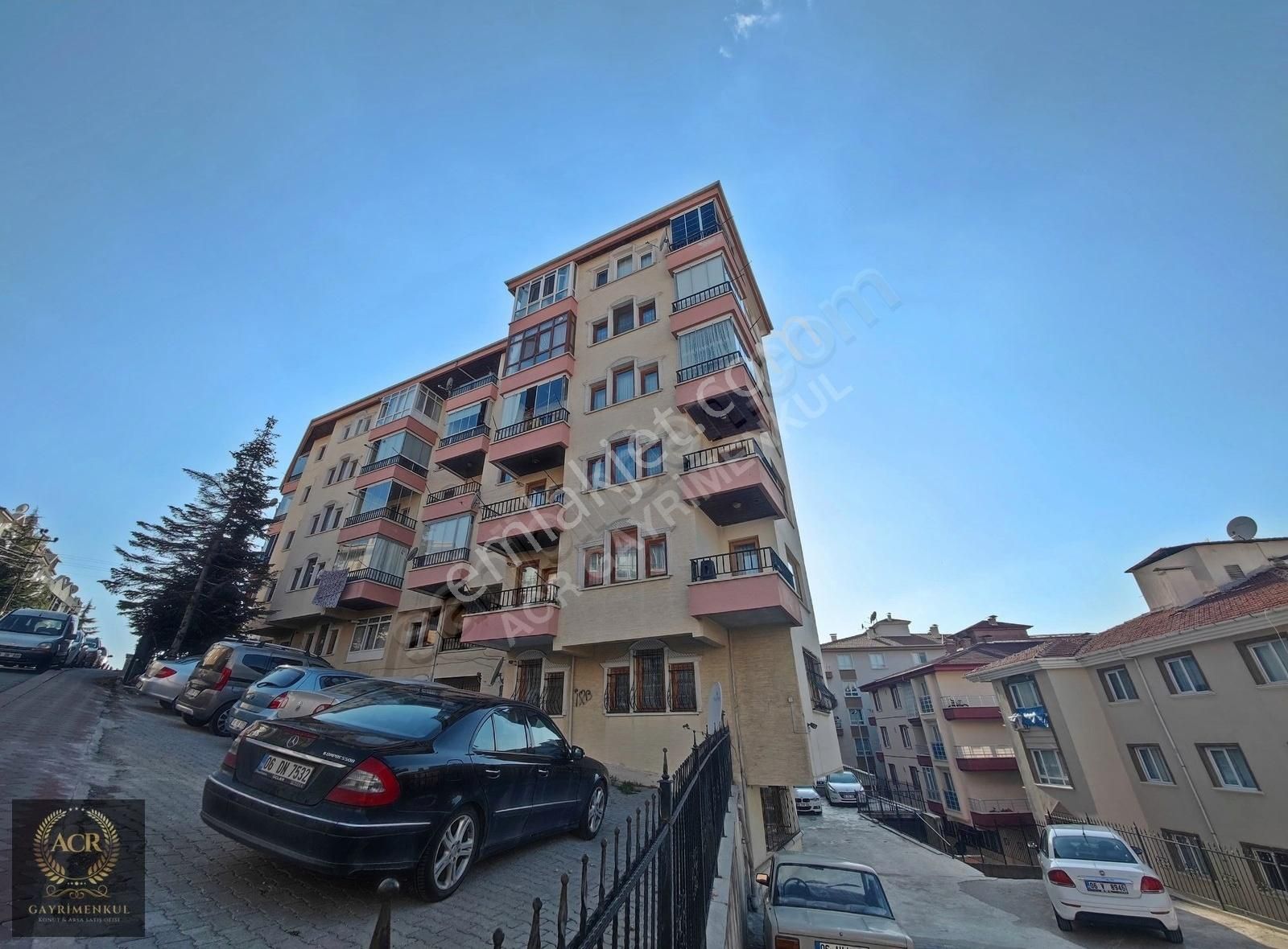 Acr'den Çarşı Pazar Okul Cadde Yakını 3+1 1.kat Konumunda Daire