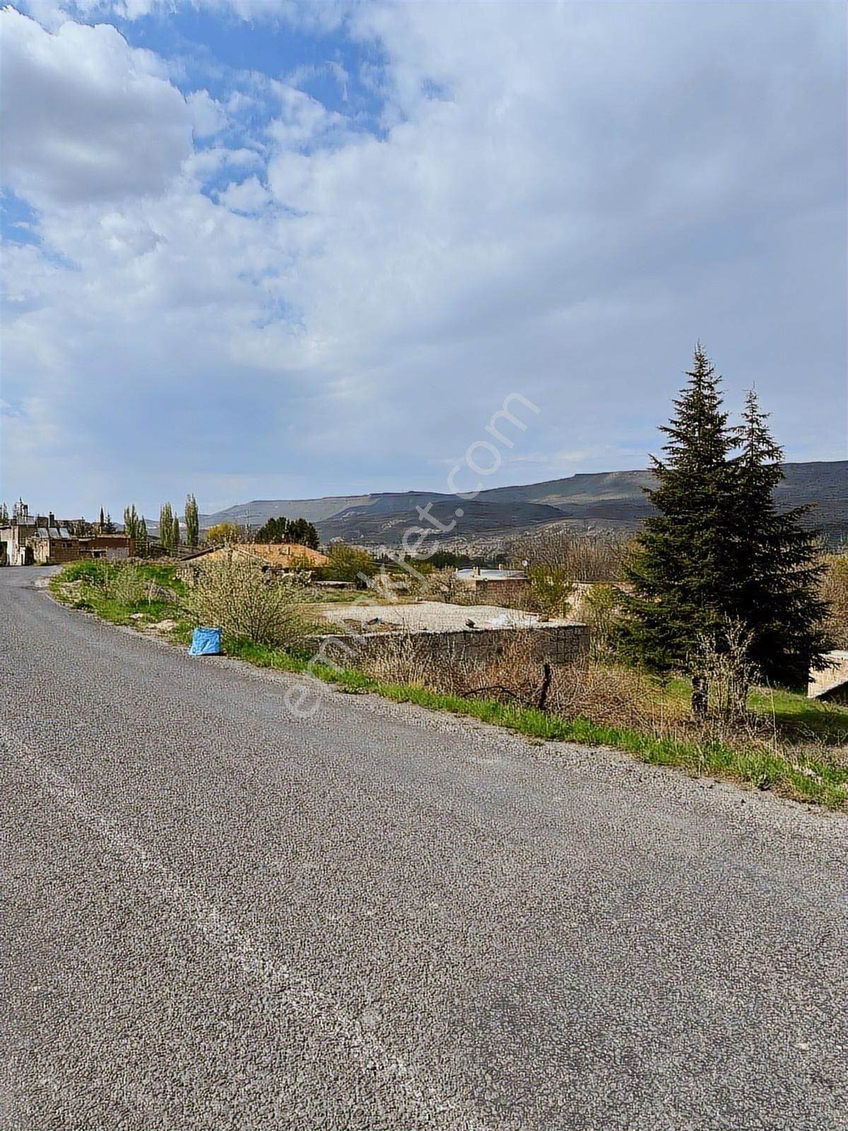 Karain Ürgüp Köyü Ev Arsası Yol Su Elektrik Var