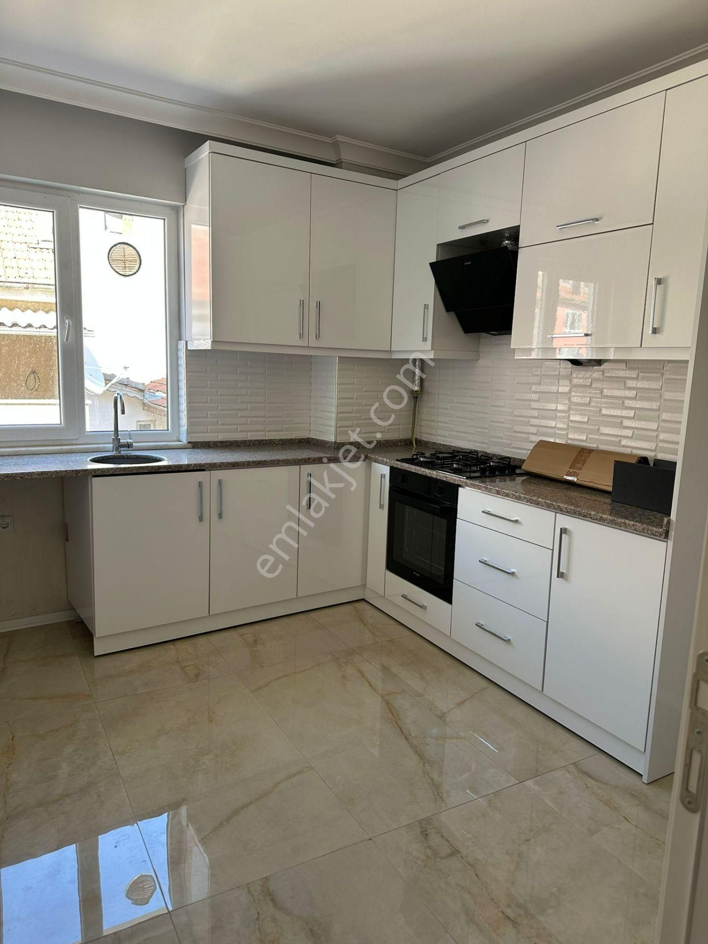 Balık Pazarında 2+1 Asansörlü Yeni Kiralık Daire