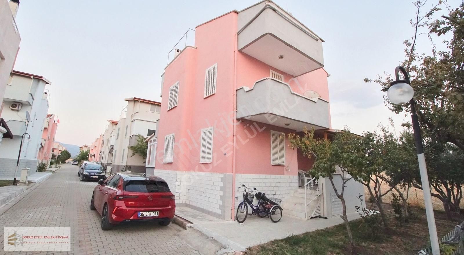 Saihler Mah. Kum Kent Sitesinde Satılık Tam Müstakil Villa