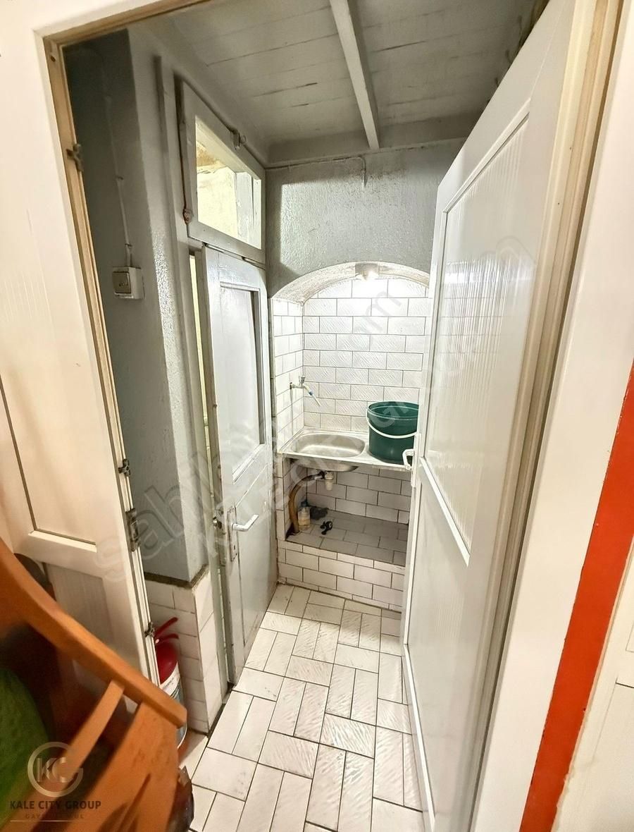 Biga Kurtuluş Cd. Vakıfbank Yanı Devren Satılık Tantunici 50 M2