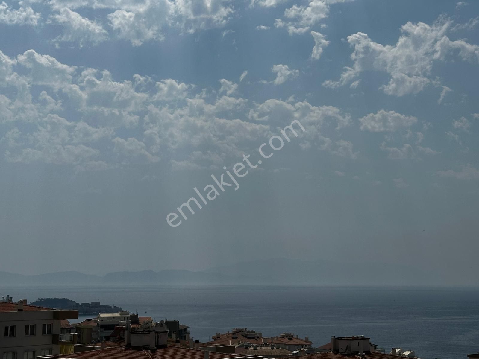 Kuşadası Marina Bölgesi Deniz Manzaralı 3+1 Çatı Dubleks